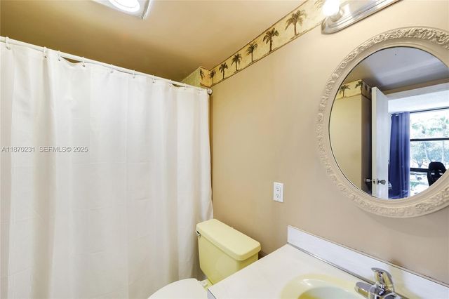 3675 N Country Club Drive 204, Aventura, FL 33180