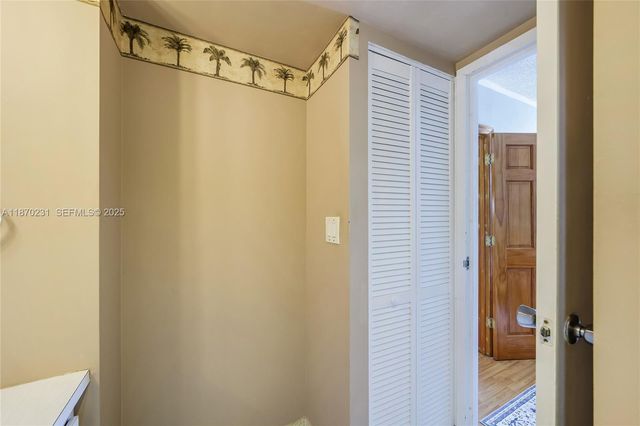 3675 N Country Club Drive 204, Aventura, FL 33180