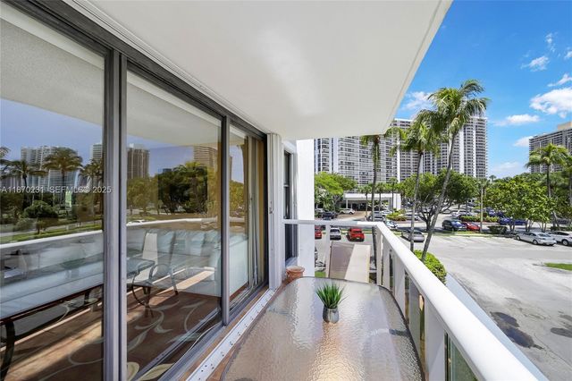 3675 N Country Club Drive 204, Aventura, FL 33180