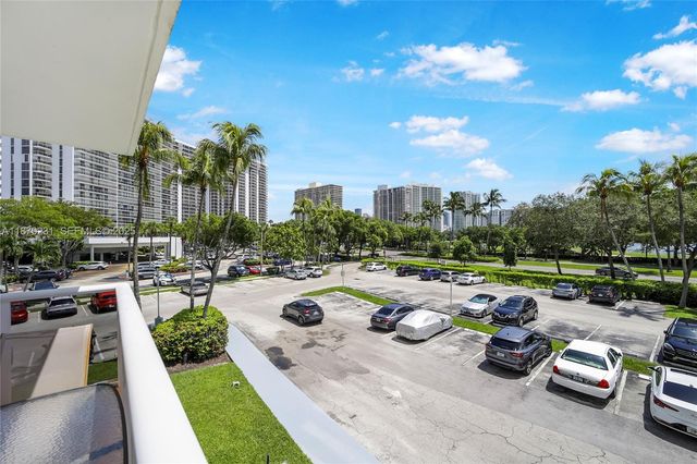 3675 N Country Club Drive 204, Aventura, FL 33180