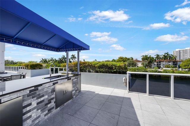 3675 N Country Club Drive 204, Aventura, FL 33180