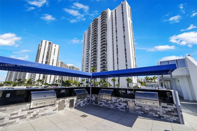 3675 N Country Club Drive 204, Aventura, FL 33180