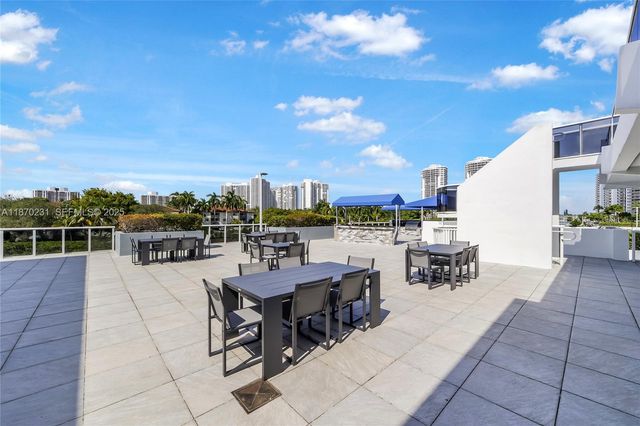 3675 N Country Club Drive 204, Aventura, FL 33180