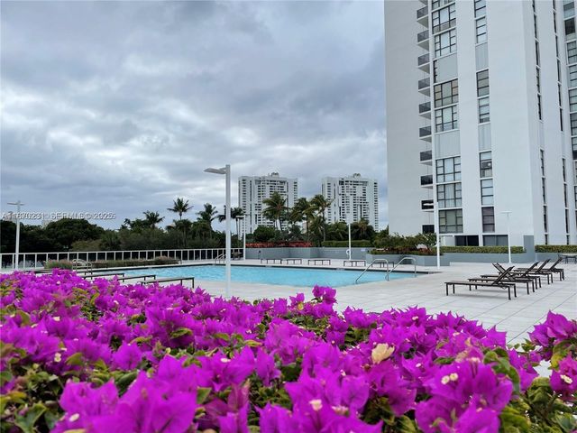 3675 N Country Club Drive 204, Aventura, FL 33180