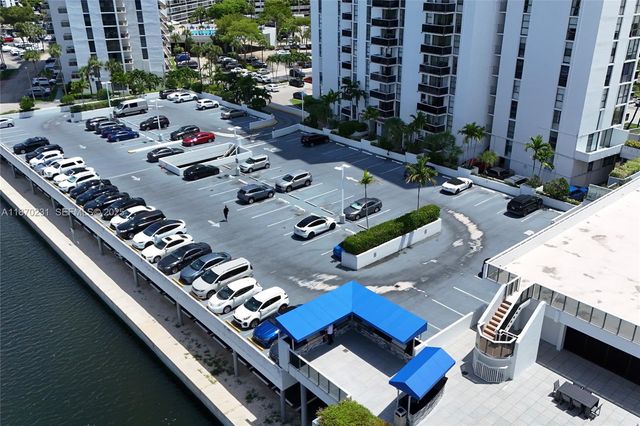 3675 N Country Club Drive 204, Aventura, FL 33180