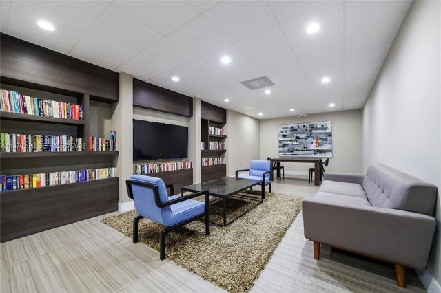 3675 N Country Club Drive 204, Aventura, FL 33180