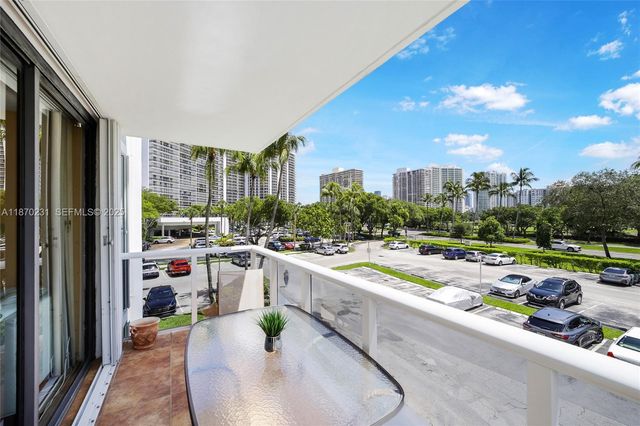 3675 N Country Club Drive 204, Aventura, FL 33180
