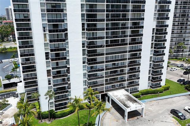 3675 N Country Club Drive 204, Aventura, FL 33180