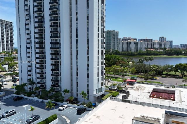 3675 N Country Club Drive 204, Aventura, FL 33180