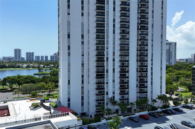 3675 N Country Club Drive 204, Aventura, FL 33180