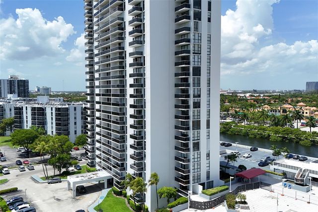 3675 N Country Club Drive 204, Aventura, FL 33180