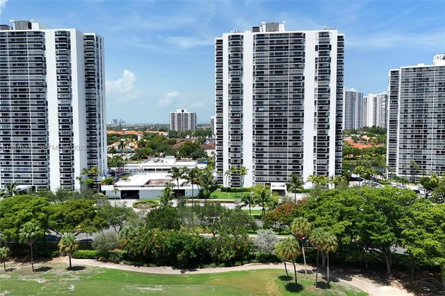 3675 N Country Club Drive 204, Aventura, FL 33180