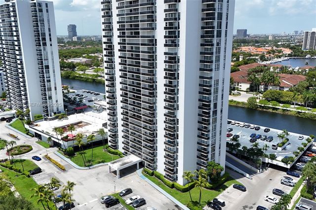 3675 N Country Club Drive 204, Aventura, FL 33180