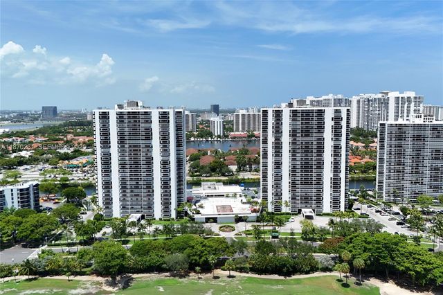 3675 N Country Club Drive 204, Aventura, FL 33180