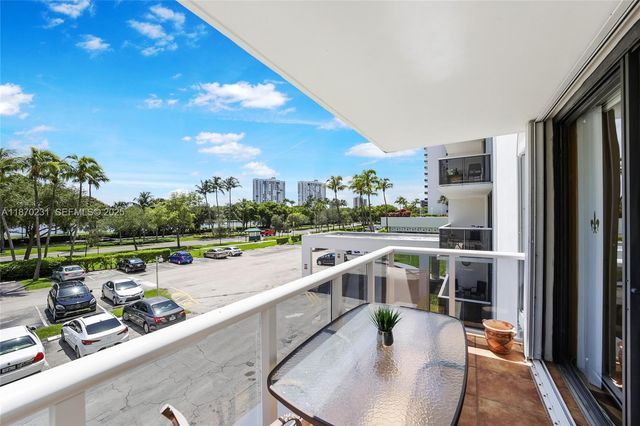 3675 N Country Club Drive 204, Aventura, FL 33180