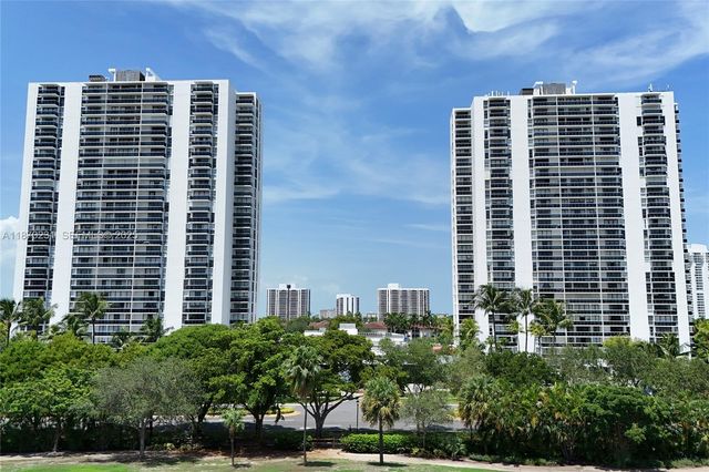 3675 N Country Club Drive 204, Aventura, FL 33180