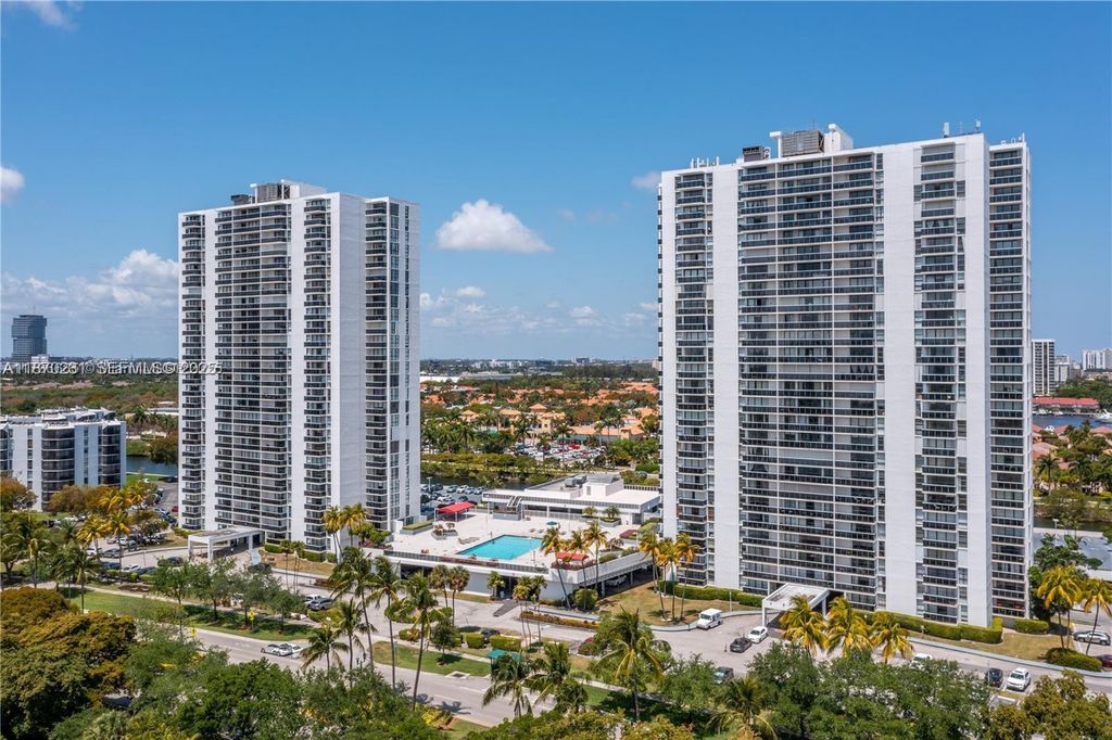 3675 N Country Club Drive 204, Aventura, FL 33180