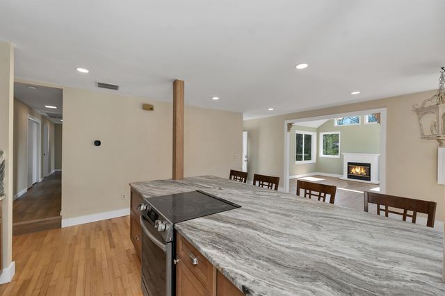 17 Harding Road, Portsmouth, NH 03801