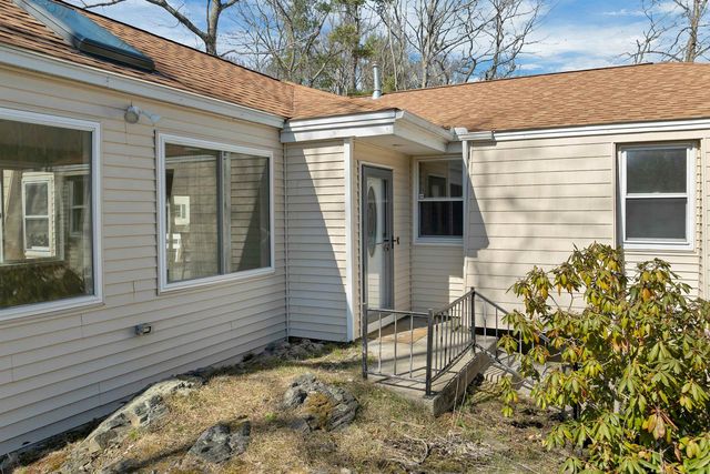 17 Harding Road, Portsmouth, NH 03801