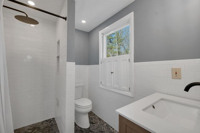 17 Harding Road, Portsmouth, NH 03801