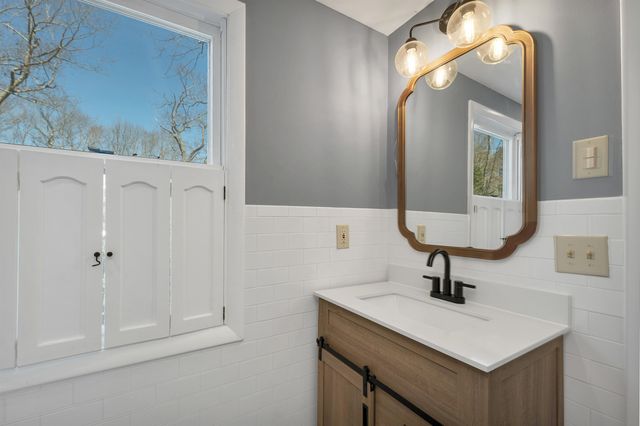 17 Harding Road, Portsmouth, NH 03801