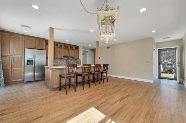 17 Harding Road, Portsmouth, NH 03801
