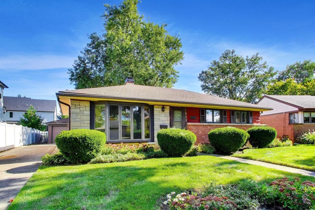 411 N Highview Avenue, Elmhurst, IL 60126 — photo 2