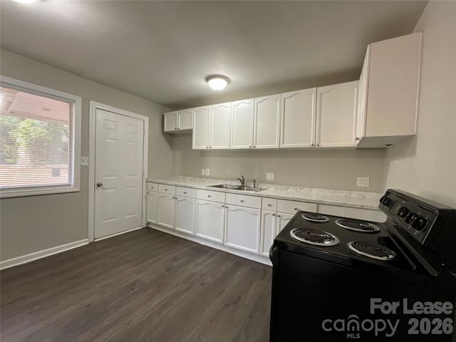 520 Blendwood Drive, Charlotte, NC 28215