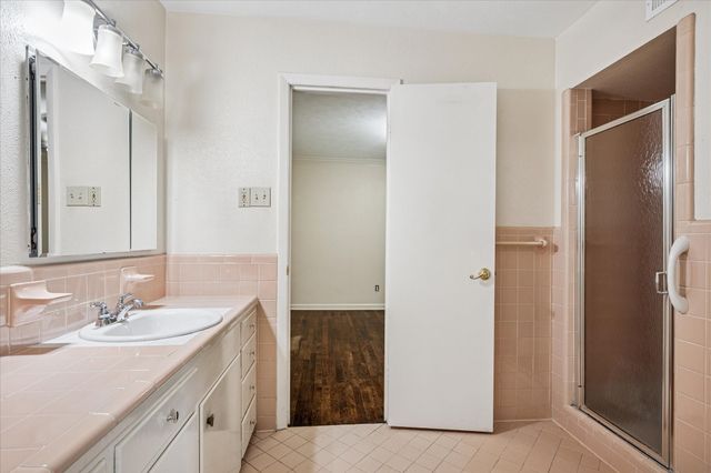 1725 Mapleton Drive, Dallas, TX 75228