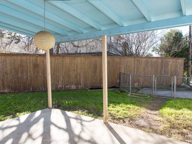1725 Mapleton Drive, Dallas, TX 75228