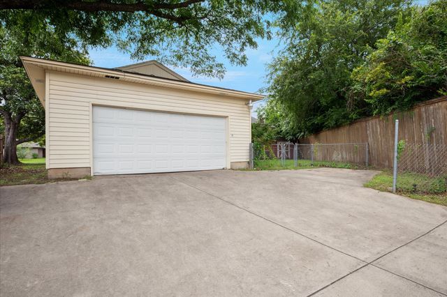 1725 Mapleton Drive, Dallas, TX 75228