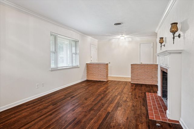 1725 Mapleton Drive, Dallas, TX 75228