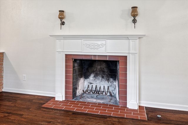 1725 Mapleton Drive, Dallas, TX 75228