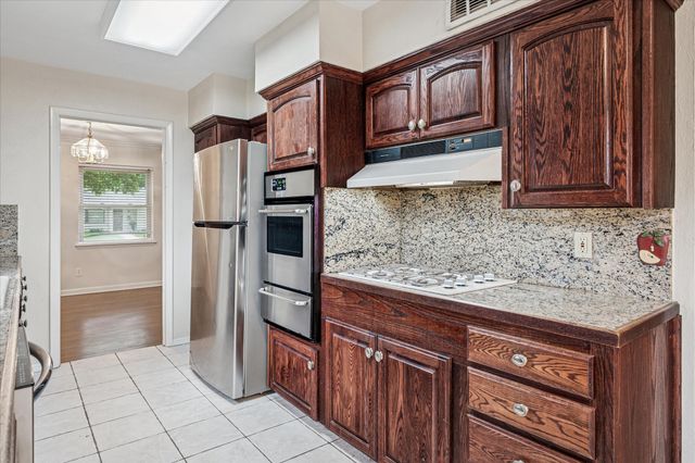 1725 Mapleton Drive, Dallas, TX 75228