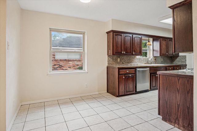 1725 Mapleton Drive, Dallas, TX 75228