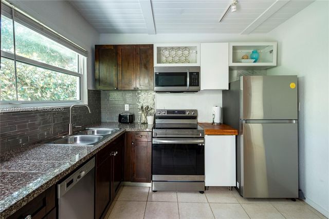 3655 Oak Ave 3655, Miami, FL 33133