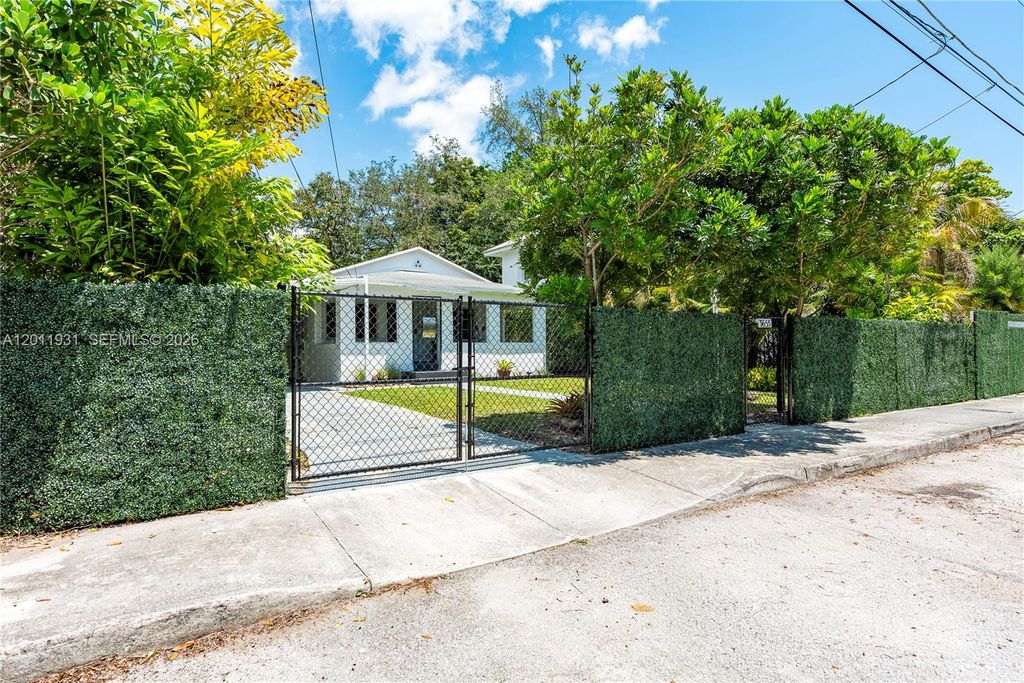 3655 Oak Ave 3655, Miami, FL 33133