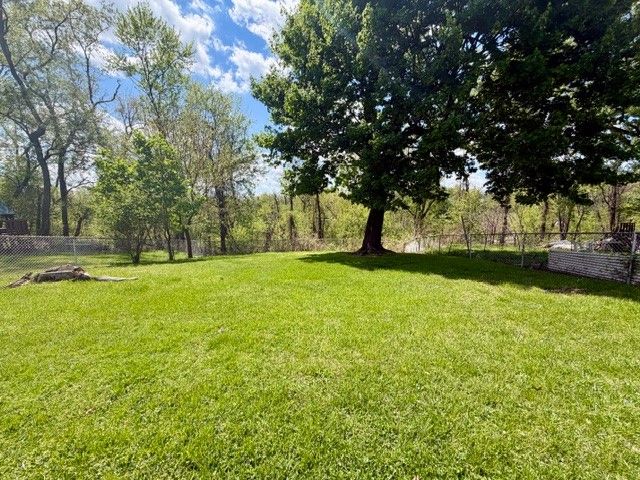 676 Park Ave, Braddock Hills, PA 15221