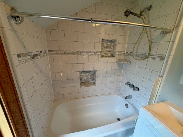 676 Park Ave, Braddock Hills, PA 15221