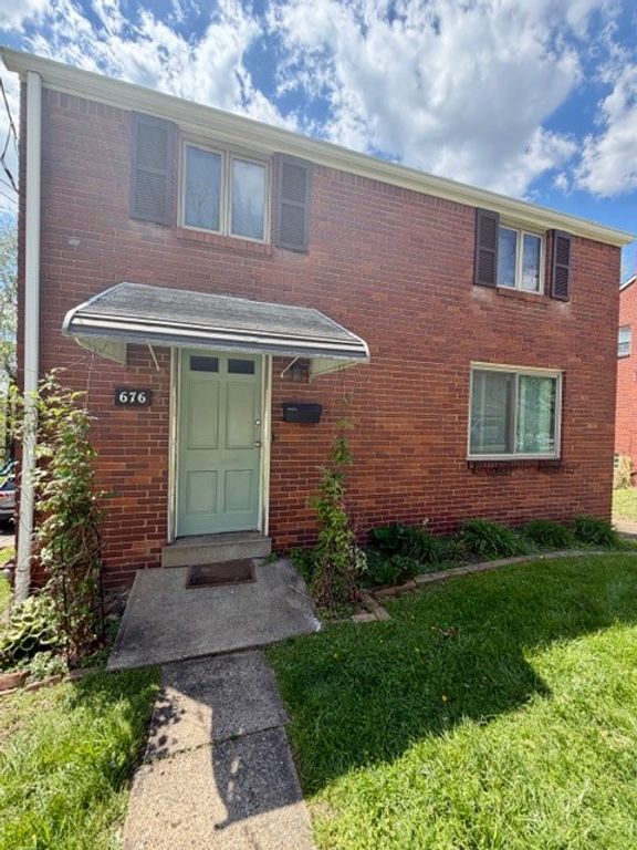676 Park Ave, Braddock Hills, PA 15221