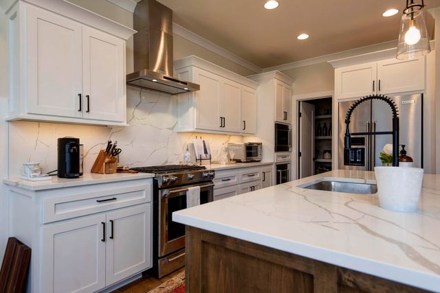 3717 E Hutcheson Avenue, Springfield, MO 65802