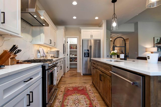 3717 E Hutcheson Avenue, Springfield, MO 65802