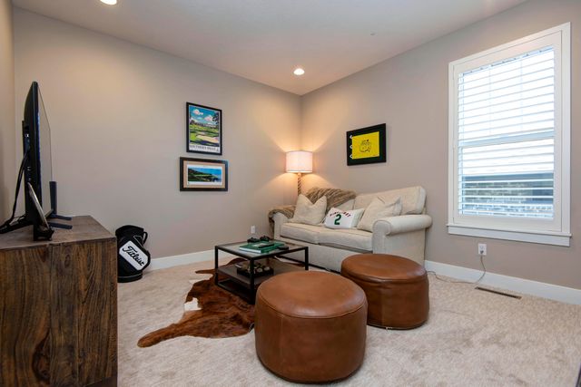 3717 E Hutcheson Avenue, Springfield, MO 65802