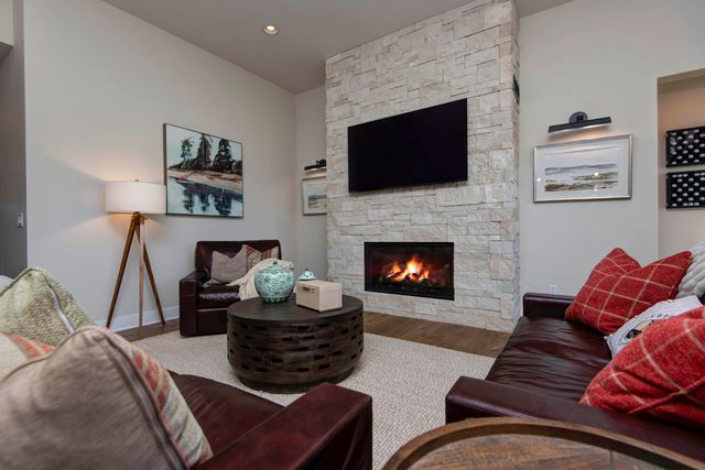 3717 E Hutcheson Avenue, Springfield, MO 65802