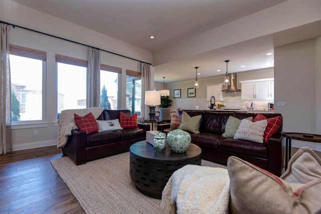 3717 E Hutcheson Avenue, Springfield, MO 65802