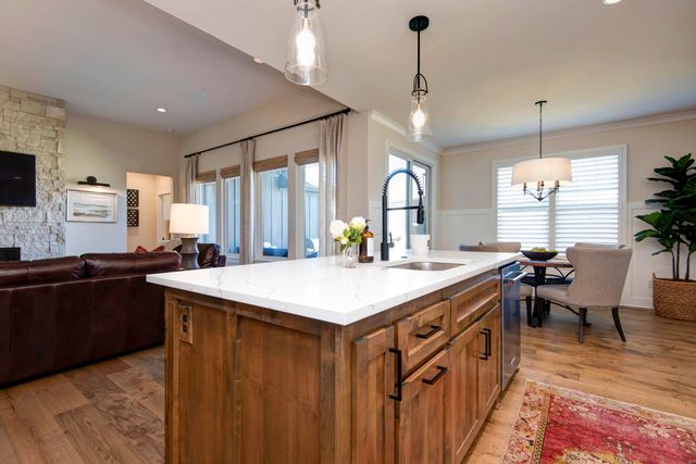 3717 E Hutcheson Avenue, Springfield, MO 65802