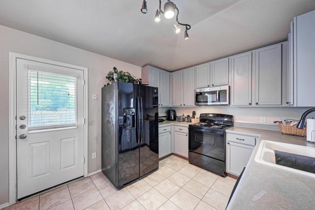 305 Creek Ledge DR, Hutto, TX 78634