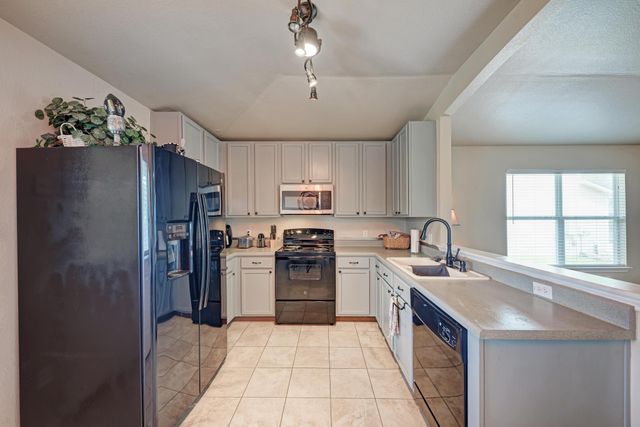 305 Creek Ledge DR, Hutto, TX 78634