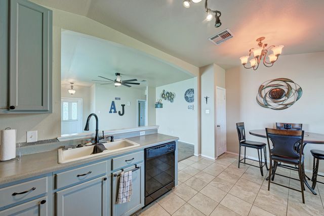 305 Creek Ledge DR, Hutto, TX 78634
