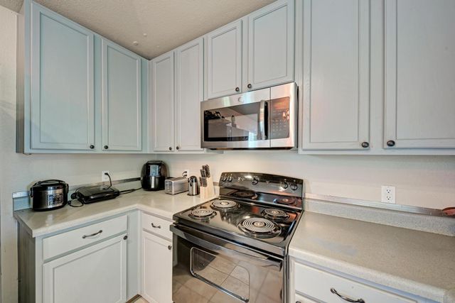 305 Creek Ledge DR, Hutto, TX 78634